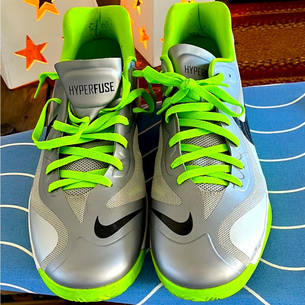 Men’s Nike Hyperfuse low shoes - size 17
